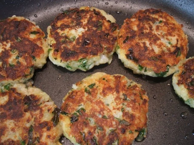 Rezept: Kartoffeln: Kartoffelplätzchen mit Frischkäse und Kräutern Bild Nr. 7 Kartoffeln: Kartoffelplätzchen mit Frischkäse und Kräutern - Rezept - Bild Nr. 7