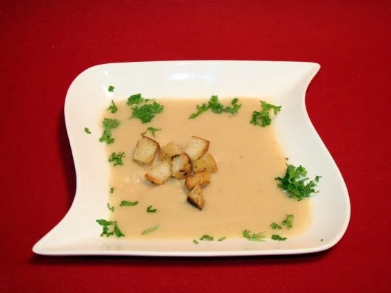 Petersilienwurzelsuppe mit Croutons - Rezept