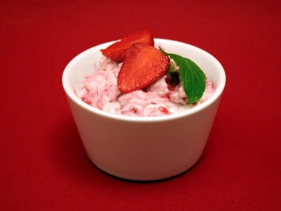 Kokoscreme mit Früchten der Saison - Rezept