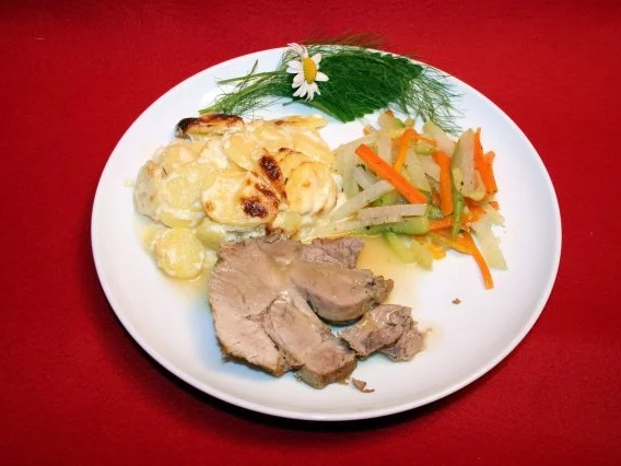 Schweinehals mit Kartoffelgratin - Rezept