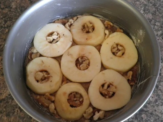 Rezept: Kleiner Walnuss - Apfelkuchen ... Bild Nr. 6 Kleiner Walnuss - Apfelkuchen ... - Rezept - Bild Nr. 6