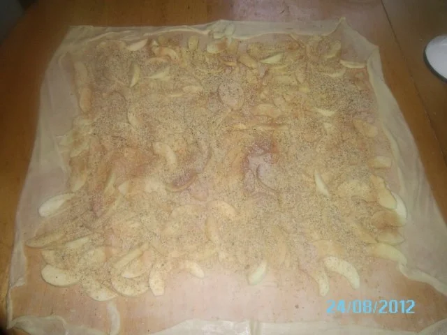 Apfelstrudel (mit selbstgemachtem Strudelteig) - Rezept - Bild Nr. 2