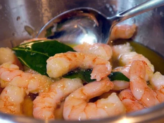 Ofenkartoffeln mit Curry-Chili-Butter und gebratenen Garnelen - Rezept - Bild Nr. 10