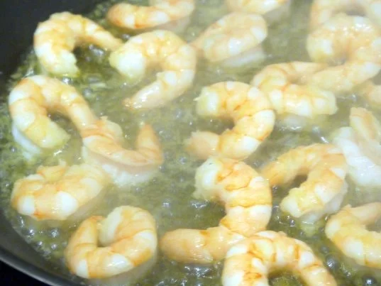 Ofenkartoffeln mit Curry-Chili-Butter und gebratenen Garnelen - Rezept - Bild Nr. 13