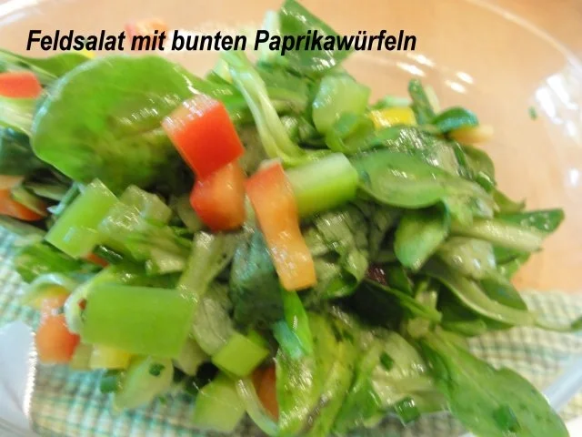Rezept: Salatbar: FELDSALAT mit bunten Paprikawürfeln Bild Nr. 4 Salatbar: FELDSALAT mit bunten Paprikawürfeln - Rezept - Bild Nr. 4