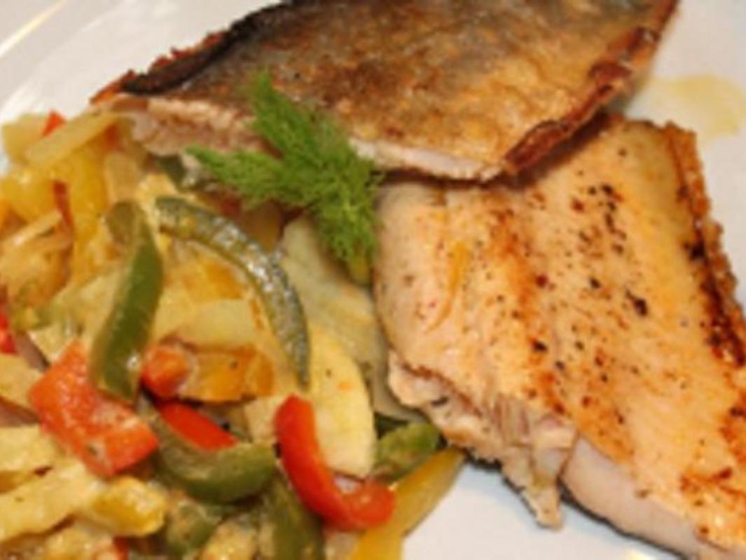 Gebratenes Bachsaiblingsfilet auf Fenchel Paprika Gemüse - schnell ... Gebratenes Bachsaiblingsfilet auf Fenchel Paprika Gemüse - schnell ...
