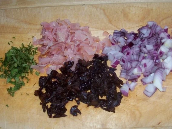 Snack/Vorspeise: Herzhaft-süße Blätterteigtaschen mit Pflaumen-Schinken-Füllung - Rezept - Bild Nr. 3