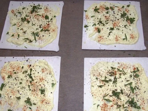 Snack/Vorspeise: Herzhaft-süße Blätterteigtaschen mit Pflaumen-Schinken-Füllung - Rezept - Bild Nr. 5