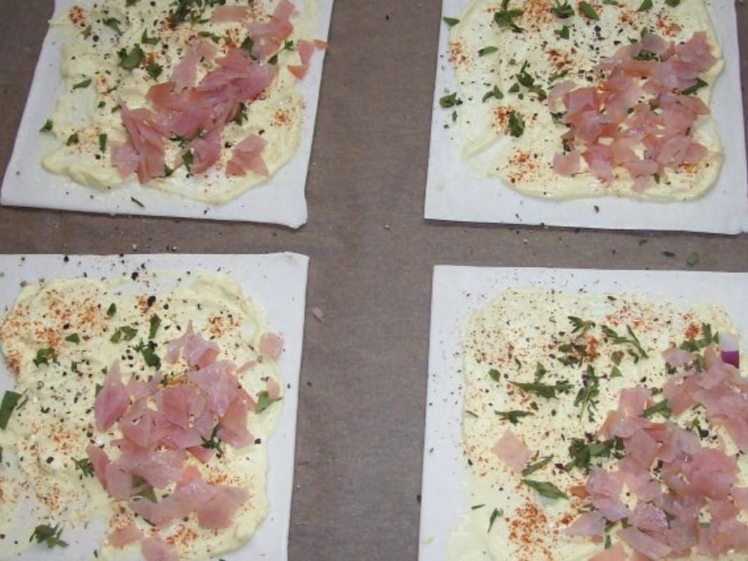 Snack/Vorspeise: Herzhaft-süße Blätterteigtaschen mit Pflaumen-Schinken ...