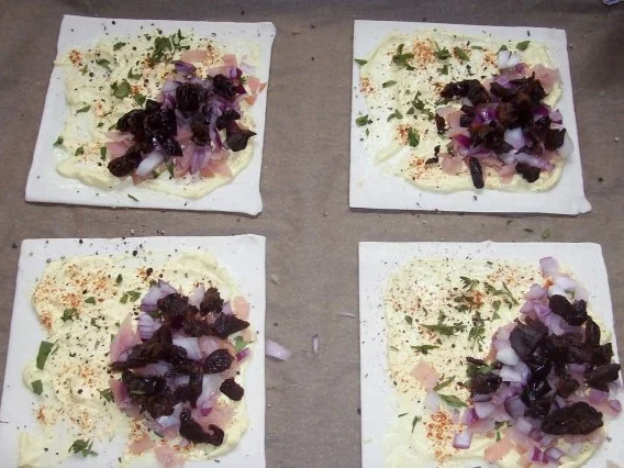 Snack/Vorspeise: Herzhaft-süße Blätterteigtaschen mit Pflaumen-Schinken-Füllung - Rezept - Bild Nr. 8