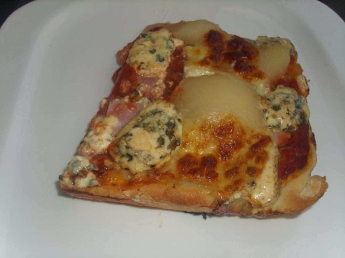 Bilder für Pizza mit Birnen und Blauschimmelkäse - Rezept