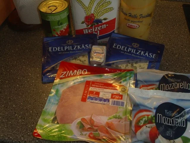 Pizza mit Birnen und Blauschimmelkäse - Rezept - Bild Nr. 2