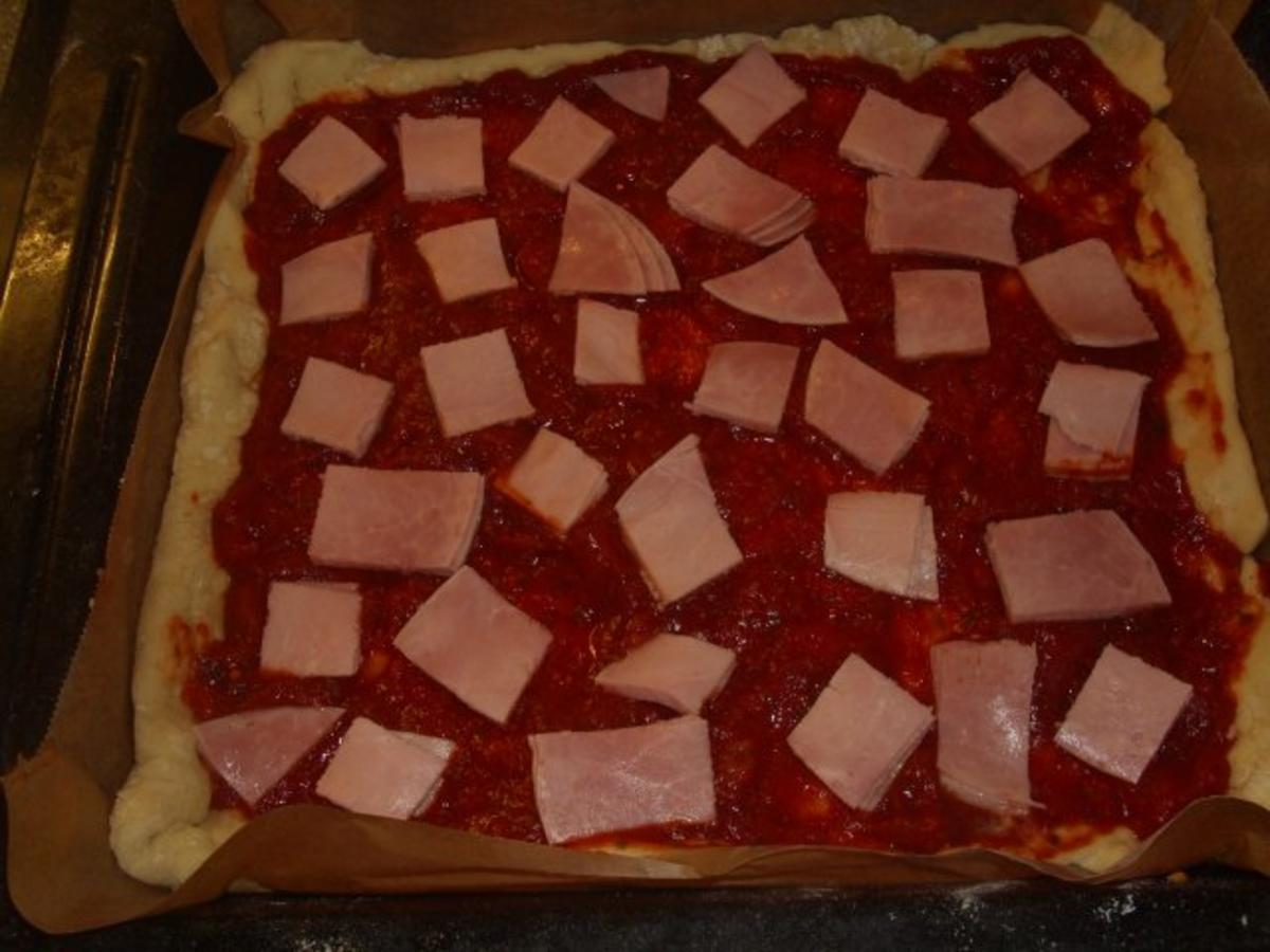 Pizza mit Birnen und Blauschimmelkäse - Rezept - Bild Nr. 4