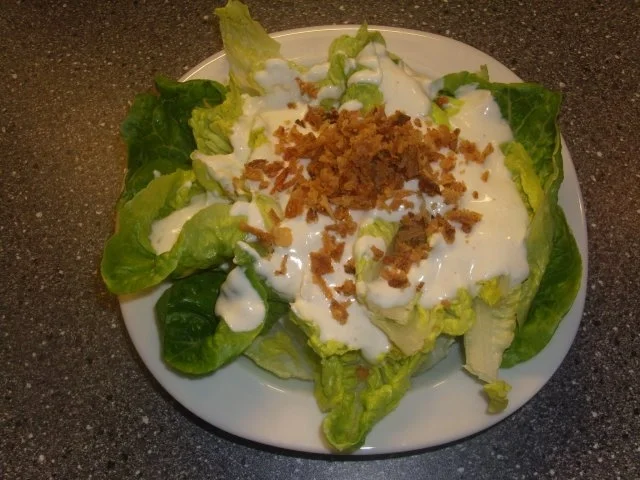 Romanasalat mit Kräuterquark Dressing - Rezept