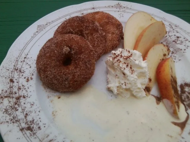 Rezept: Apfelküchlein Bild Nr. 2 Apfelküchlein - Rezept - Bild Nr. 2