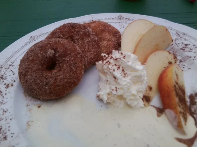 Rezept: Apfelküchlein Bild Nr. 3 Apfelküchlein - Rezept - Bild Nr. 3