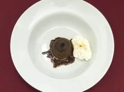Warme Schokoladentörtchen mit Schlagsahne (Sebastian Deyle) - Rezept