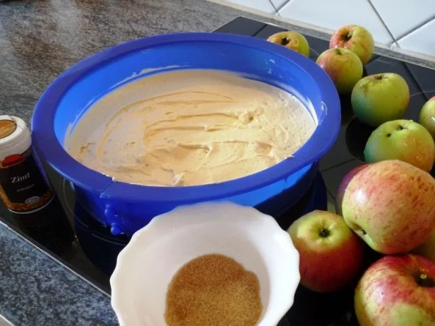 Rezept: Apfelkuchen - supereinfach Bild Nr. 3 Apfelkuchen - supereinfach - Rezept - Bild Nr. 3
