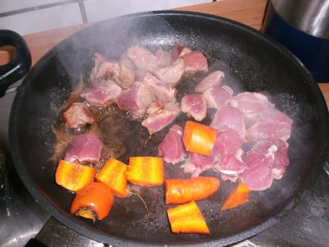 Buntes Schweinegulasch aus der Keule - Rezept - Bild Nr. 3