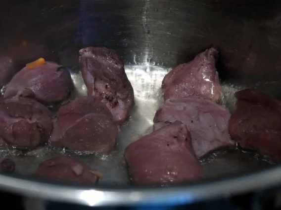 Rezept: Gulasch vom jungen Wildschwein Bild Nr. 11 Gulasch vom jungen Wildschwein - Rezept - Bild Nr. 11