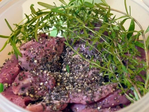 Rezept: Gulasch vom jungen Wildschwein Bild Nr. 3 Gulasch vom jungen Wildschwein - Rezept - Bild Nr. 3