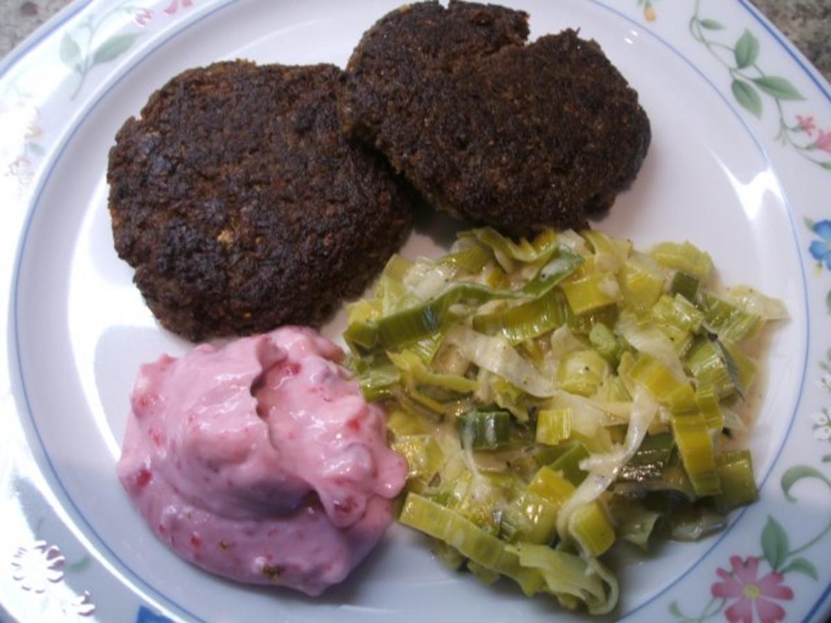 Gemüse: Rahmporree mit Rehfleischküchle und Johannisbeer-Mascarpone-Dip - Rezept