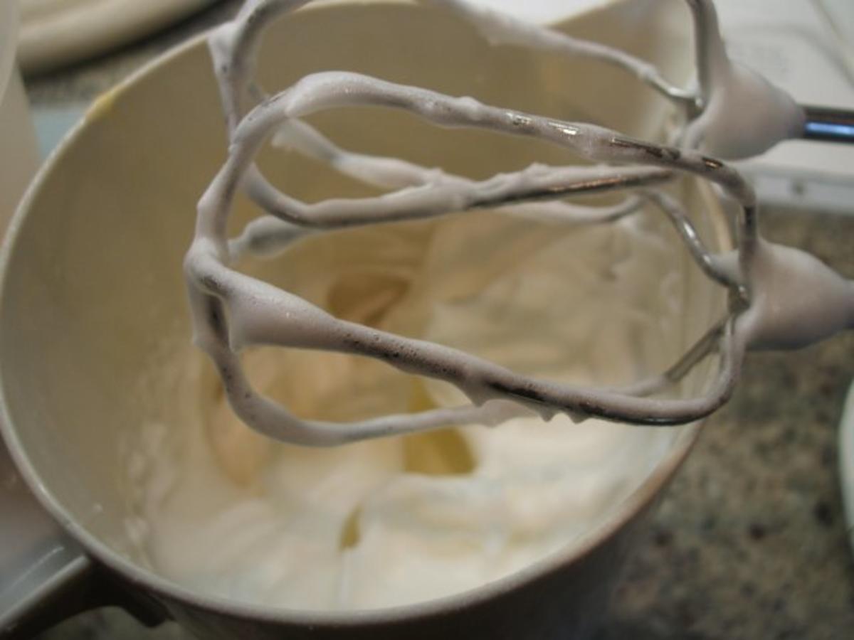 Backen: Gestürzter Pflaumen-Aprikosen-Kuchen mit Sahne - Rezept - Bild Nr. 5