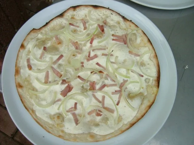 Flammkuchen aus dem Flammkuchenofen - Rezept
