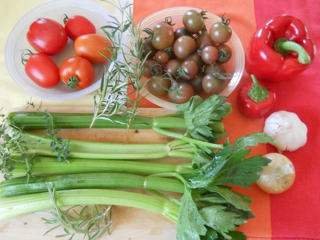 Rezept: Tomatensuppe mit Sellerie Bild Nr. 3 Tomatensuppe mit Sellerie - Rezept - Bild Nr. 3