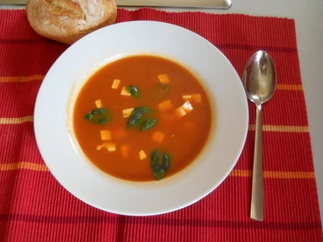 Rezept: Tomatensuppe mit Sellerie Tomatensuppe mit Sellerie - Rezept
