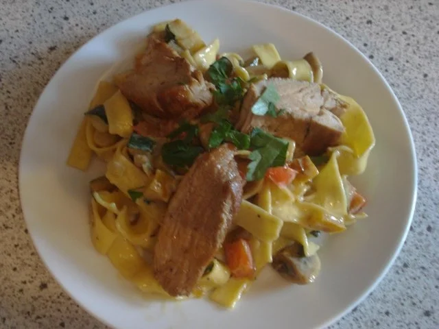 Rezept: Schmorgemüse an Papardelle und Schweinefilet Schmorgemüse an Papardelle und Schweinefilet - Rezept
