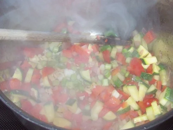 Rezept: Kräuterhackbällchen in bunter Gemüse-Kapernsoße Bild Nr. 5 Kräuterhackbällchen in bunter Gemüse-Kapernsoße - Rezept - Bild Nr. 5