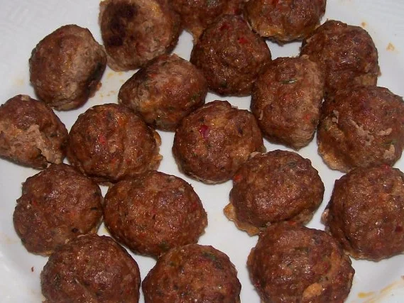 Rezept: Kräuterhackbällchen in bunter Gemüse-Kapernsoße Bild Nr. 8 Kräuterhackbällchen in bunter Gemüse-Kapernsoße - Rezept - Bild Nr. 8