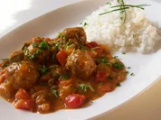 Rezept: Kräuterhackbällchen in bunter Gemüse-Kapernsoße Kräuterhackbällchen in bunter Gemüse-Kapernsoße - Rezept