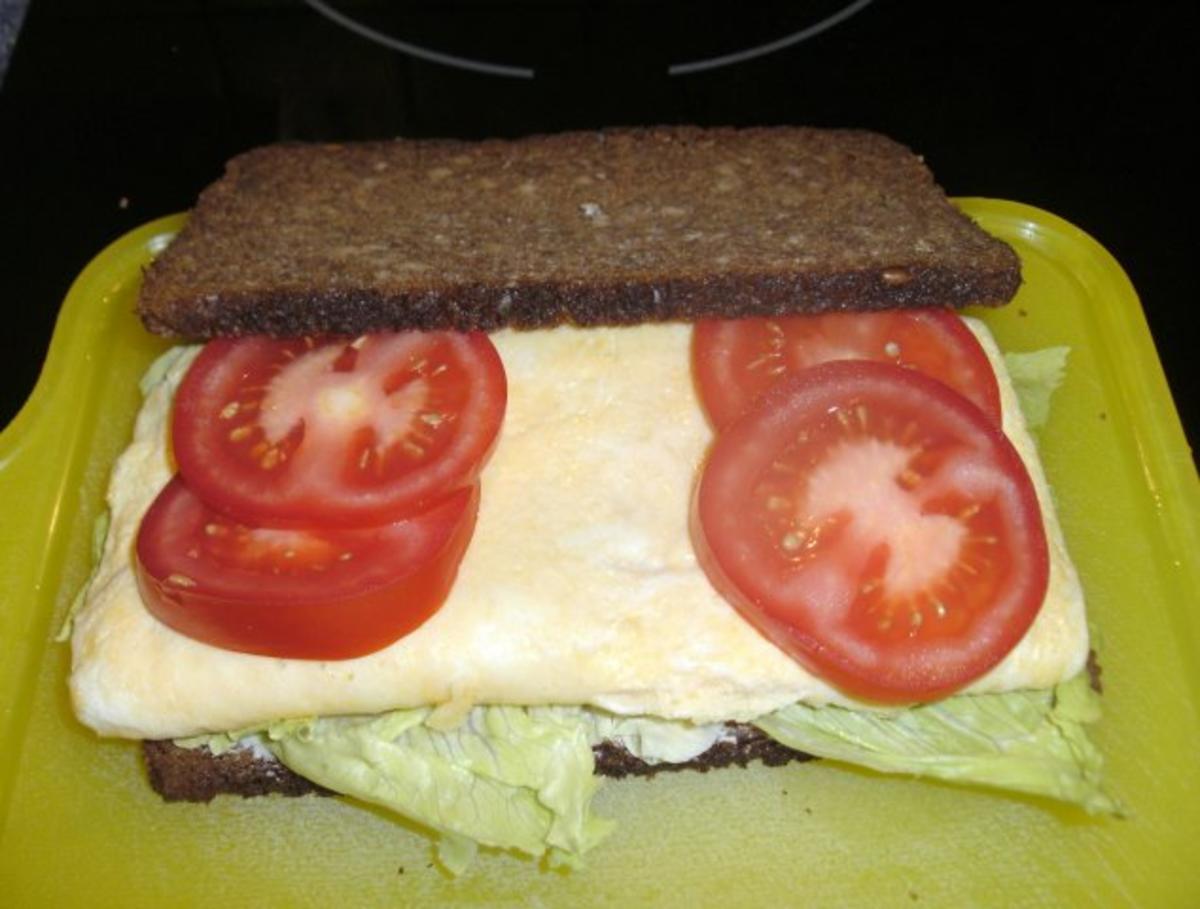 Pausenbrot : Rührei mit Tomate und Salat - Rezept - kochbar.de