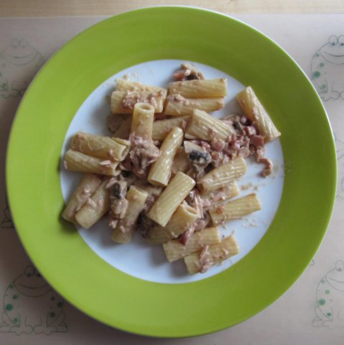 Pasta mit Tomaten-Sahne-Soße - Rezept