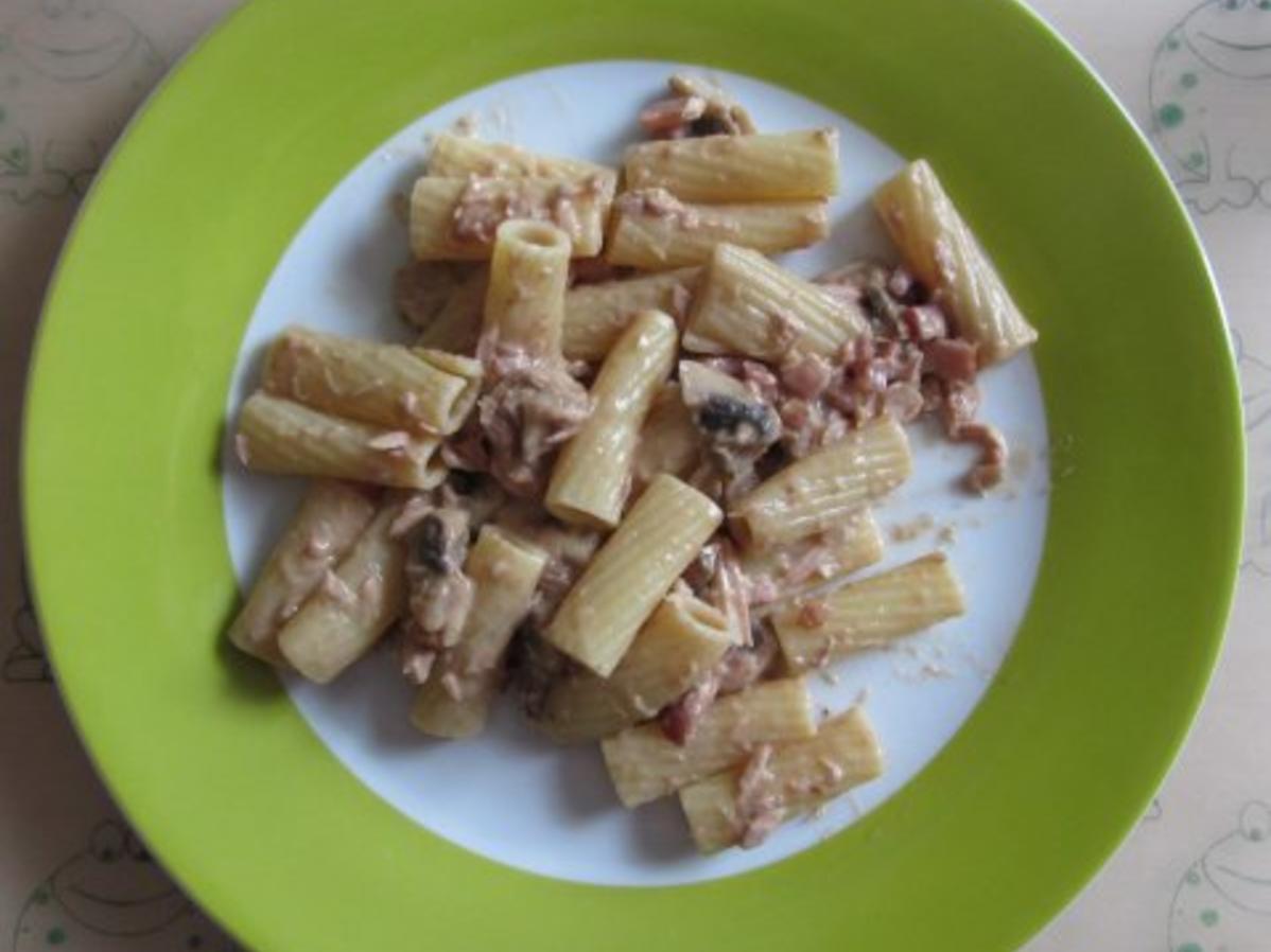 Pasta mit Tomaten-Sahne-Soße - Rezept mit Bild - kochbar.de