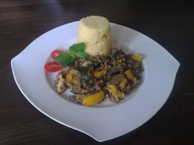 Rezept: Gemüse -Hackfleischpfännchen mit Couscous Gemüse -Hackfleischpfännchen mit Couscous - Rezept