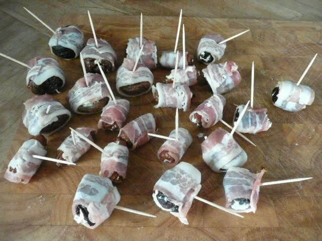 Rezept: GRILL : Datteln , Aprikosen , Feigen im Mantel von Speck GRILL : Datteln , Aprikosen , Feigen im Mantel von Speck - Rezept