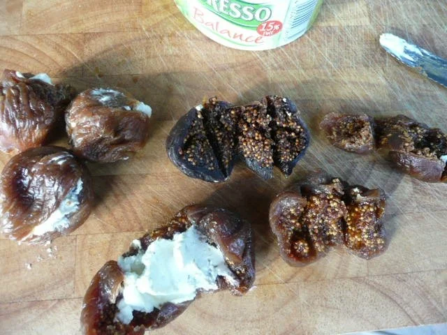 Rezept: GRILL : Datteln , Aprikosen , Feigen im Mantel von Speck Bild Nr. 4 GRILL : Datteln , Aprikosen , Feigen im Mantel von Speck - Rezept - Bild Nr. 4