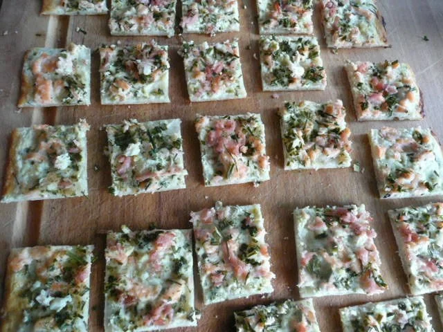 Rezept: PIZZA / TARTE / Flammkuchen mit Lachs Bild Nr. 2 PIZZA / TARTE / Flammkuchen mit Lachs - Rezept - Bild Nr. 2