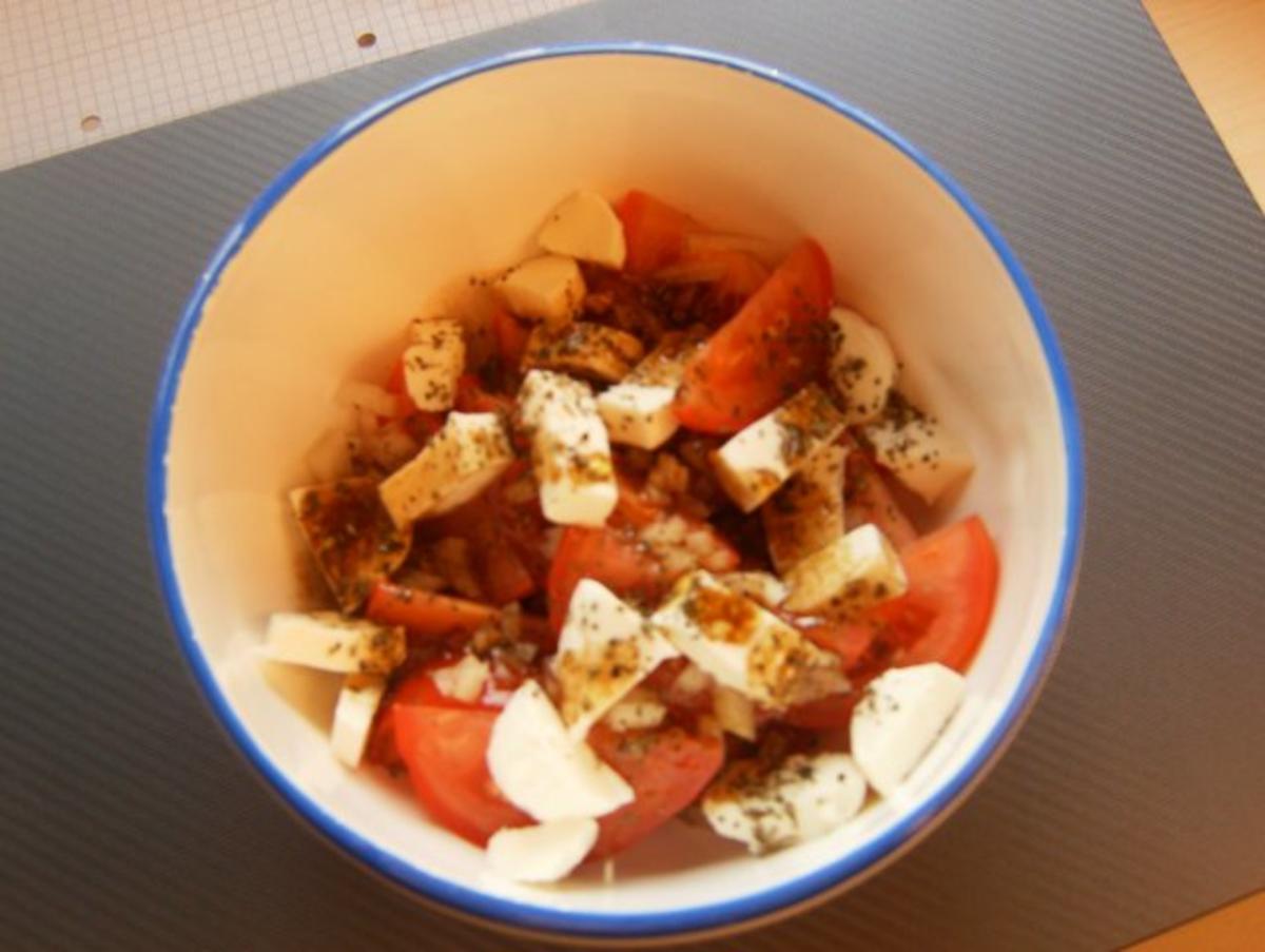 Tomaten-Mozarella-Salat mit Balsamico-Vinaigrette - Rezept