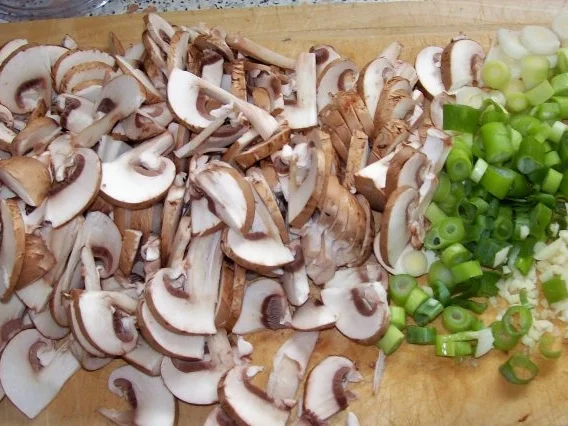 Rezept: Beilagen: Würzige-Champignon-Zwiebel-Pfanne Bild Nr. 2 Beilagen: Würzige-Champignon-Zwiebel-Pfanne - Rezept - Bild Nr. 2