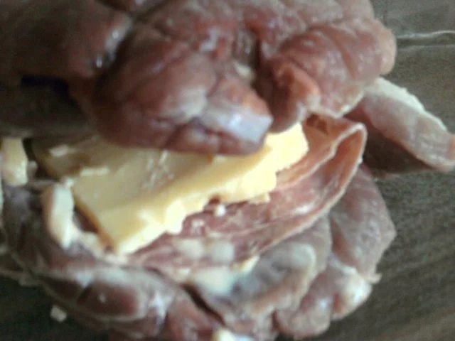 Schinken-Käse-Rollbraten, Käse-Kroketten u. Paprika-Böhnchen - Rezept - Bild Nr. 2