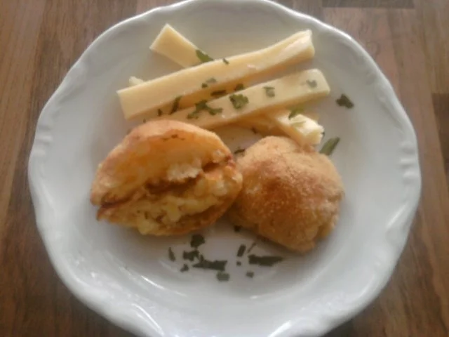 Schinken-Käse-Rollbraten, Käse-Kroketten u. Paprika-Böhnchen - Rezept - Bild Nr. 3