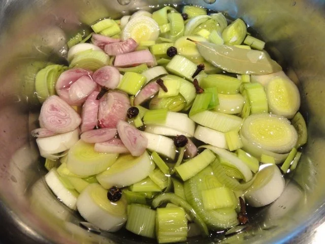 Rezept: Suppe: LAUCHCREMSÜPPCHEN mit Croûtons Bild Nr. 4 Suppe: LAUCHCREMSÜPPCHEN mit Croûtons - Rezept - Bild Nr. 4