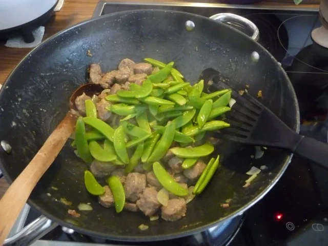 Pasta : Spaghetti mit Cevapcici-Hack und Schoten dazu einen Salat - Rezept - Bild Nr. 8