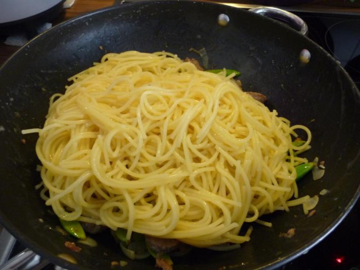 Pasta : Spaghetti mit Cevapcici-Hack und Schoten dazu einen Salat - Rezept - Bild Nr. 10