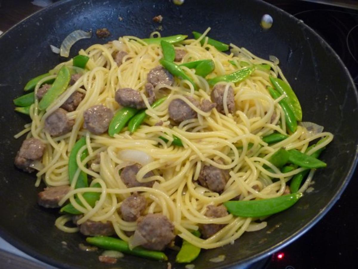 Pasta : Spaghetti mit Cevapcici-Hack und Schoten dazu einen Salat - Rezept