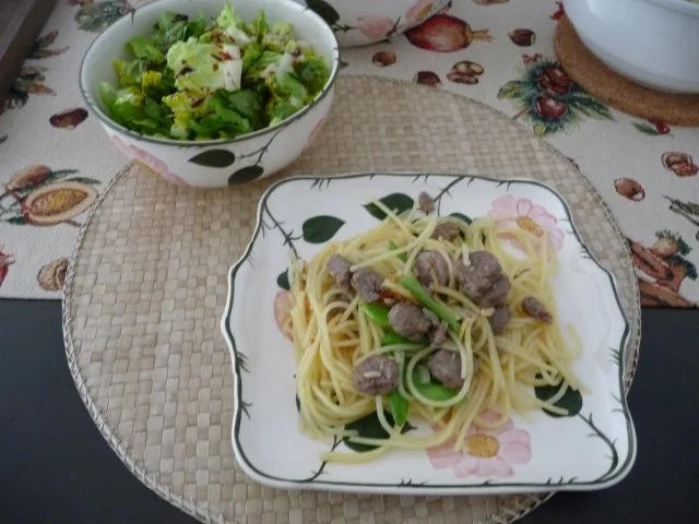Pasta : Spaghetti mit Cevapcici-Hack und Schoten dazu einen Salat - Rezept - Bild Nr. 13